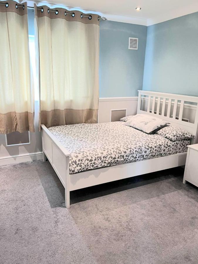 Specious 3Bed Property With Parking & Large Garden Aveley Exteriér fotografie