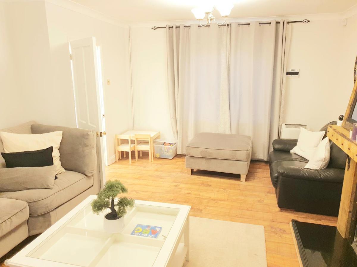 Specious 3Bed Property With Parking & Large Garden Aveley Exteriér fotografie